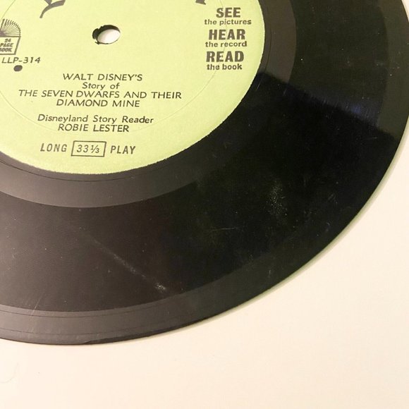 Vintage 1967 Disney The Seven Dwarfs 7 Inch Record and Book - Picture 13 of 15